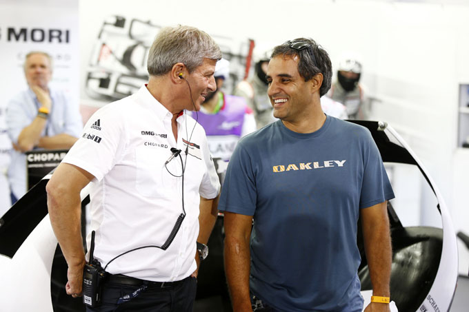 Juan Pablo Montoya geschrokken van de handleiding van de Porsche 919 Hybrid